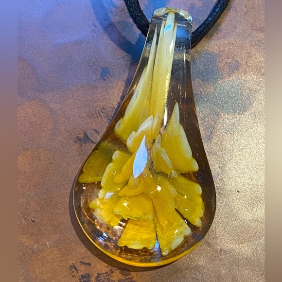 Blown Glass Pendant Necklace with yellow flower in it, in EUC - Picture 2 of 4